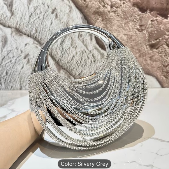 Elegant Silver Handbag with Rhinestone Detailing - Picture 5 of 6